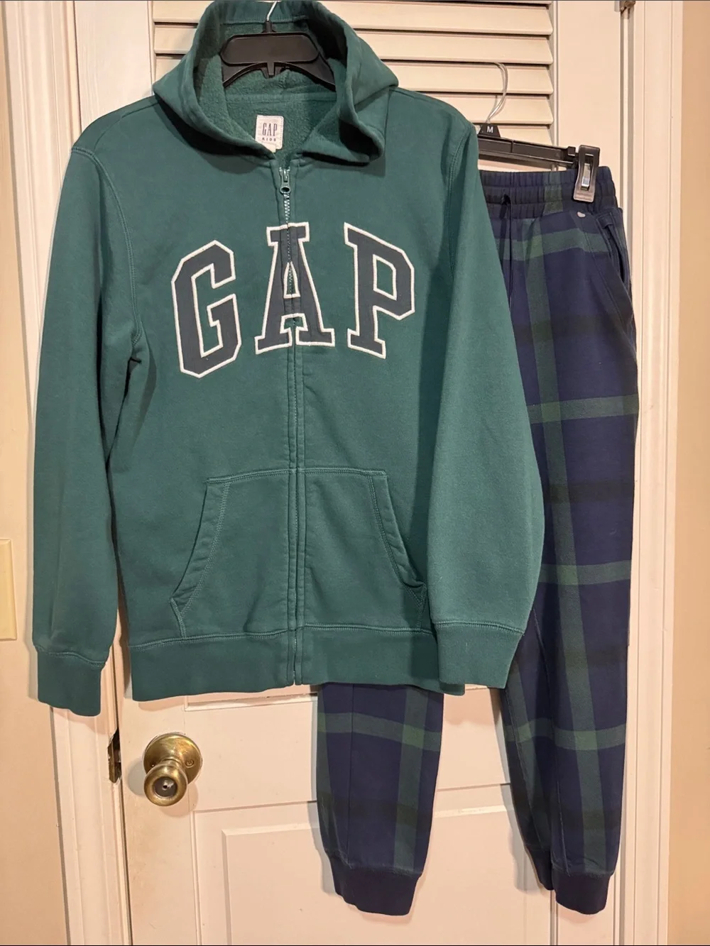 GAP Deep Green Zip-Up Hoodie with White Logo. Teen XL Excellent Condition.